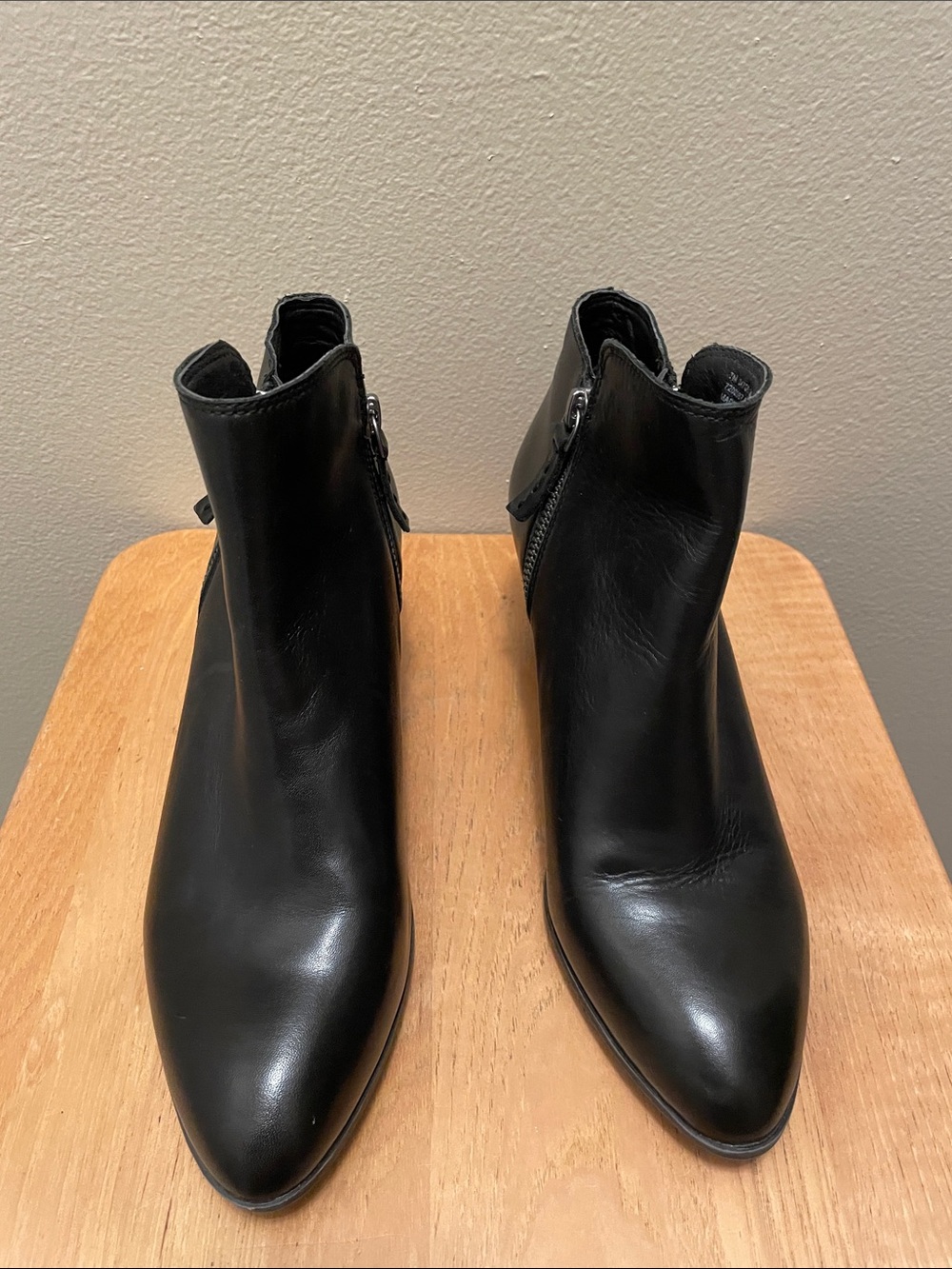 Frye Women’s Black Leather Ankle Boots Size 7
